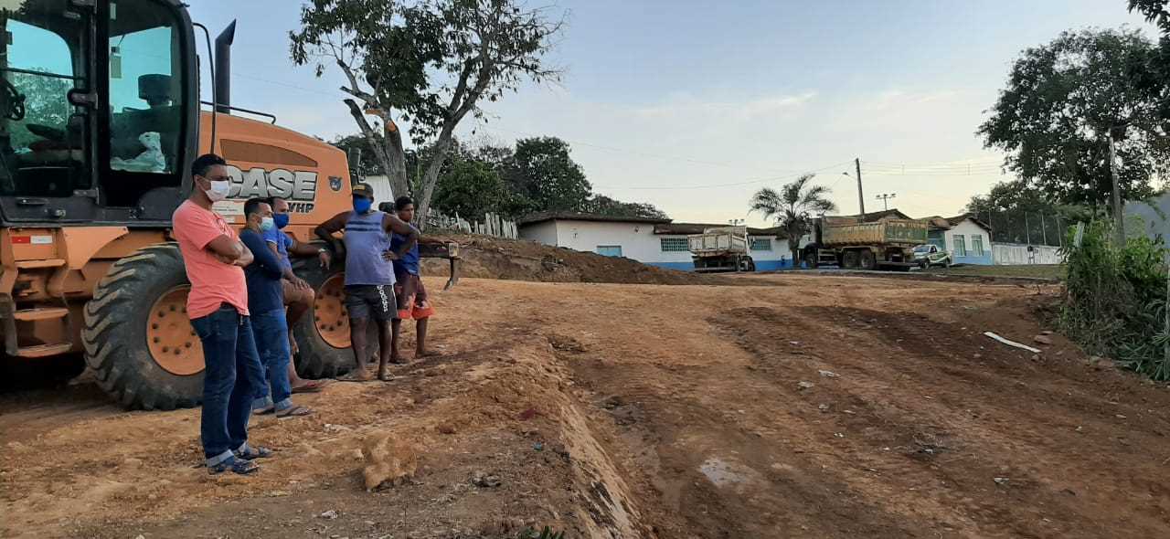 Prefeitura abre Rua em Leoventura onde nem mesmo carro transitava